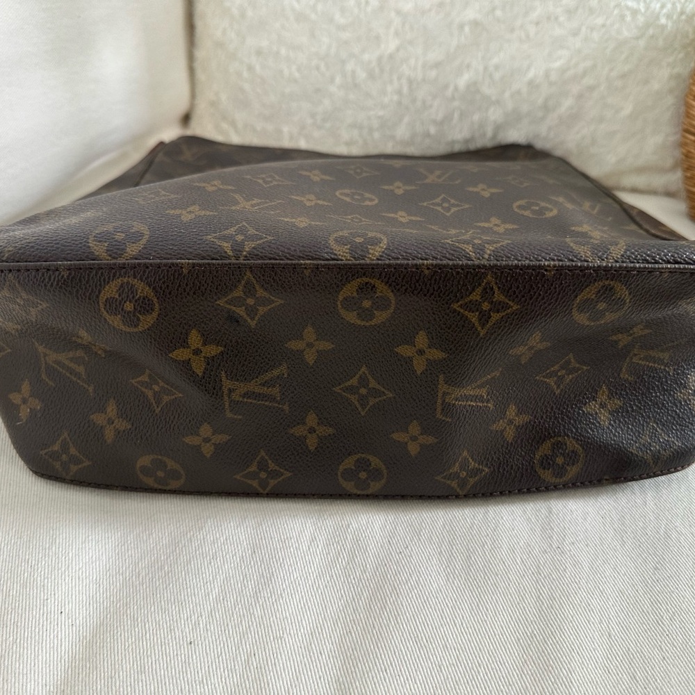 Louis Vuitton Looping MM Monogram Shoulder Bag - Picture 5 of 7